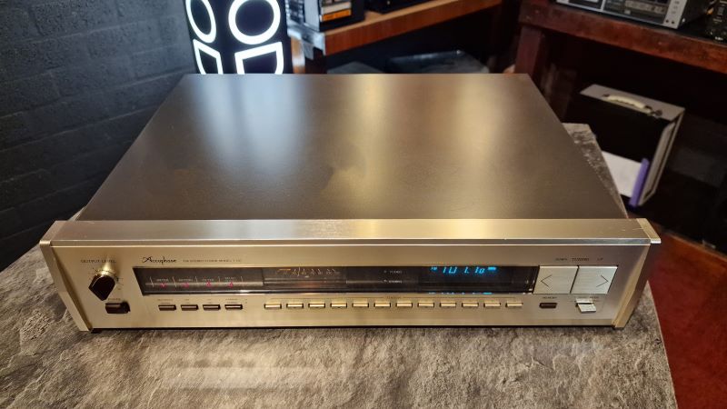 ZELDZAAM! • Accuphase T-107 • synthesizer FM-stereotuner